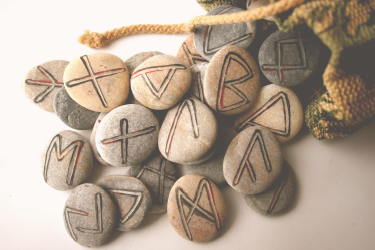 Taller de RUNAS: Crea, Consagra y Conecta!